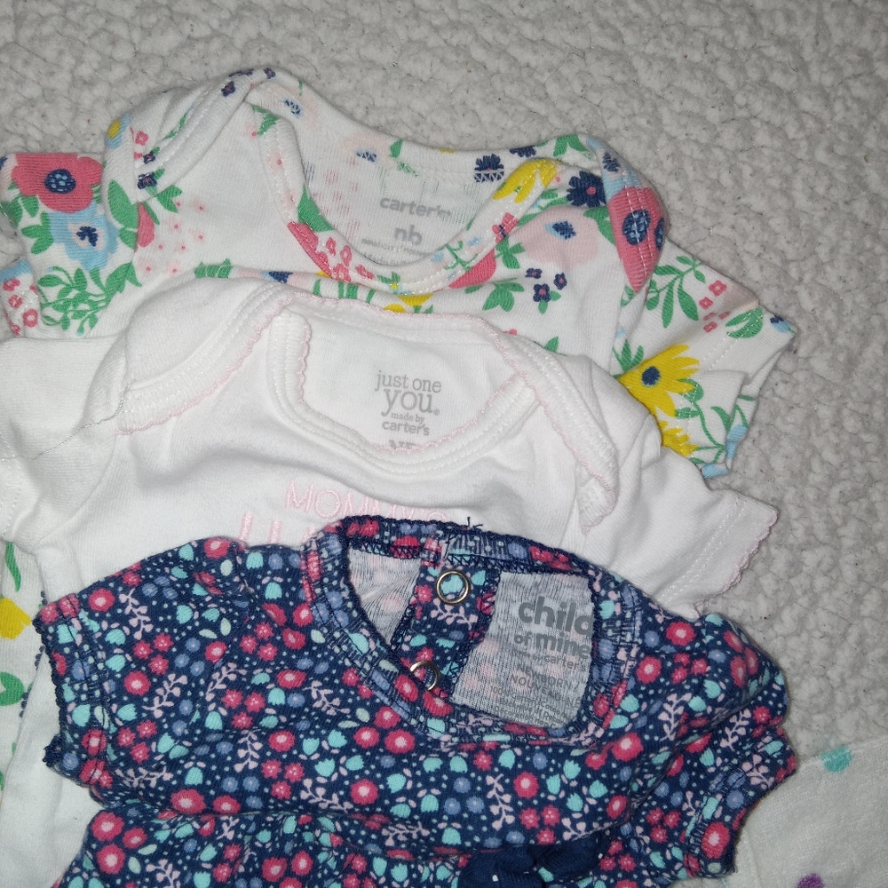Carter's 5pc Babygirl Bundle sz NB - Picture 4 of 6